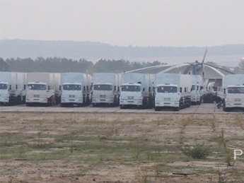 Около сотни российских гуманитарных грузовиков остались на ночь в Воронеже (видео)