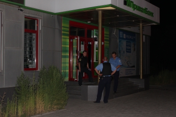 Кто взорвал здание Приватбанка в Мелитополе? (фото)