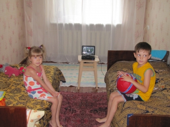 Сиротам, братику и сестричке из Луганска, требуется наша помощь