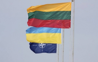 Литва направляет украинским военным материальную помощь