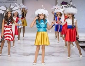 В Москве во время детского показа мод имитировали самоубийство Украины (видео)