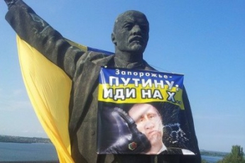 С запорожского Ленина сделали украинского "бэтмена" (фото)