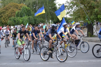 За "Единую страну" на велосипеды сели сотни горожан (фото)