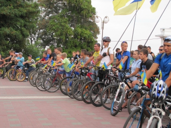 Рокеры развлекали велосипедистов (фото)