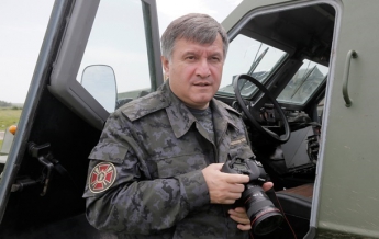 Кабмин упростил процедуру передачи военной техники в зону АТО - Аваков