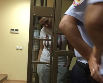 Надежда Савченко появилась на суде в футболке с тризубом (фото)