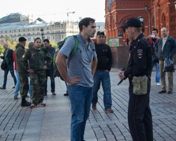 В Москве полиция задержала митингующего против войны в Украине (фото)