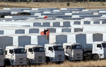 Около 150 грузовиков второго гуманитарного конвоя РФ уже стоят у границы – СМИ