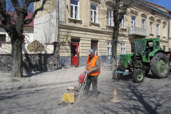 Львовские коммунальщики предлагают должникам отправиться в зону АТО