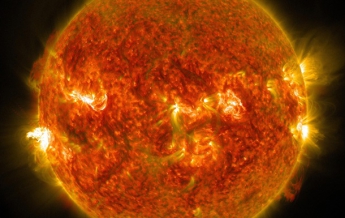 NASA зафиксировало целую серию вспышек на Солнце (видео)
