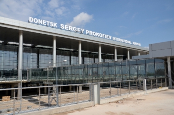 Украинская армия под "Градами" удерживает аэропорт Донецка - СМИ