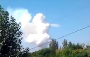 Над окраинами Донецка поднимается белый дым (видео)