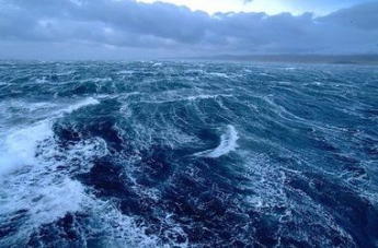 В Японском море погиб один из моряков судна, что перевернулось