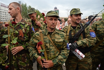 Основной костяк ДНР - идейные сепаратисты, к которым крепится остальная "шушара" - очевидец