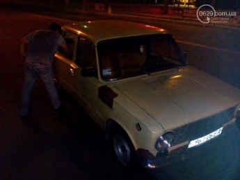 В Мариуполе в районе проходных Азовстали обнаружена растрелянная машина. Пострадали 5 человек (ФОТО)