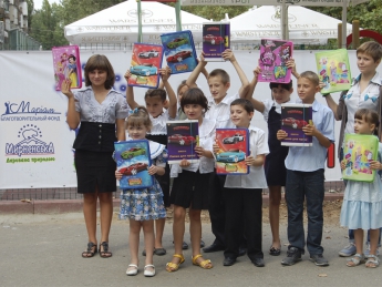 Роман Романов и благотворительный фонд "Мариам" сделали детям праздник