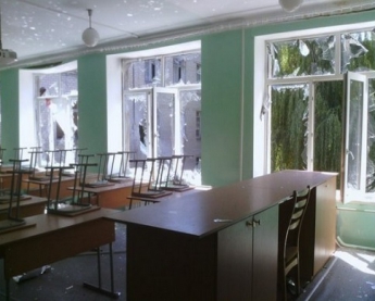 Учителей Донбасса террористы за деньги принуждают начать учебный год (фото)