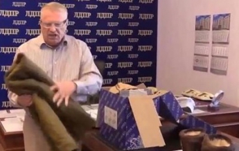 Жириновский отправил Яценюку буржуйку и ватник (видео)