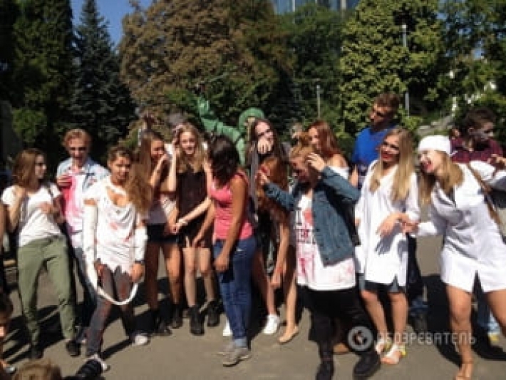 В Киеве прошел "зомби-парад" (видео)