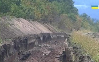 В Винницкой области пограничники копают противотанковые рвы (видео)