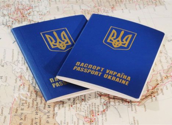 Проще оформить загранпаспорт, чем получить российский, - беженец из Крыма