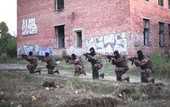 Харьковские "партизаны" показали, как тренируют добровольцев (видео)