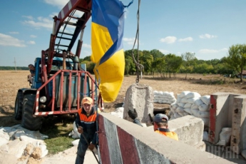 Боевики не пройдут - на границе с Донбассом сооружают блокпост
