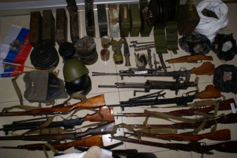 СБУ в Мелитополе задержала торговцев оружием. Кроме боеприпасов при обыске изъяты флаги РФ