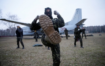 Львовские военкоматы вербуют добровольцев для обороны города