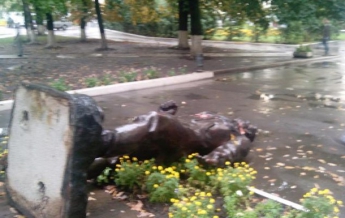 В Харькове ночью снесли памятник "товарищу Артему"