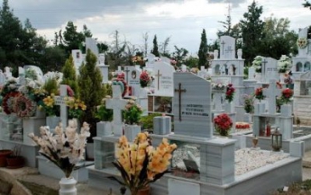Ужасная врачебная ошибка - в Греции похоронили живую женщину