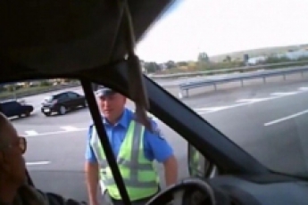 ДПСник обозвал донецкого водителя инвалида сепаратистом и избил его (видео)