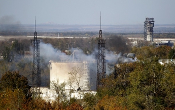 В Донецке гремят залпы, горит десять домов