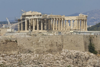 Российские туристы повредили стену в Парфеноне на Акрополе