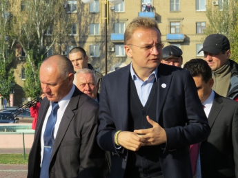 Мэр Львова посоветовал местной власти снести рынок (фото)