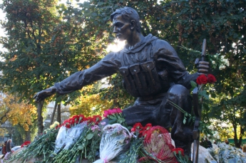 В Киеве установили памятник бойцам - участникам АТО