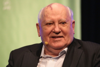 Горбачев призвал Украину не строить стену между "близкими во всех отношениях" народами