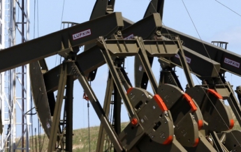 Цена нефти WTI опустилась ниже 80 долларов