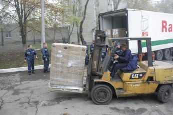 В Запорожье прибыли 8 грузовиков с гуманитаркой из Германии (видео)