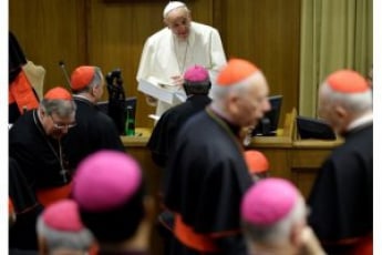 Ватикан отклонил инициативу изменить отношение к геям