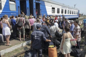 Только по официальным данным с Донбасса сбежали более 400 тыс. человек