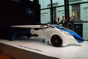 Презентован первый в мире серийный летающий автомобиль (ВИДЕО, ФОТО)