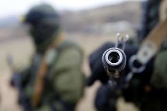 Россия продолжает вооружать боевиков на Донбассе