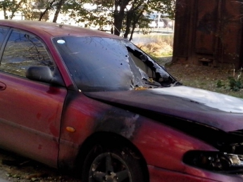 В Мелитополе снова ночью сгорел автомобиль (фото)