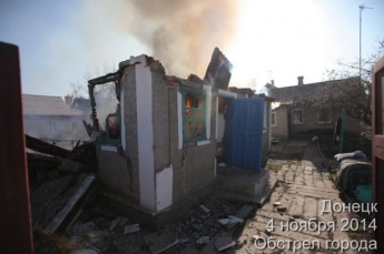 Из-за артобстрела в Донецке жилой дом сгорел дотла (ФОТО)