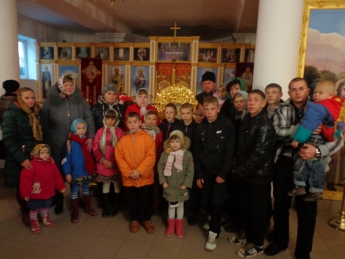 "Целительница" в Мелитополе. Дети приложились к православной святыне