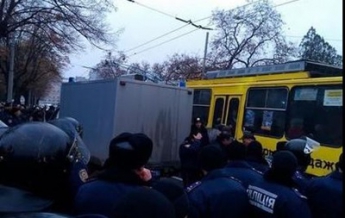 В Харькове подрались проукраинские активисты с коммунистами (ФОТО, ВИДЕО)
