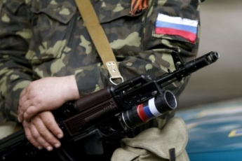 Террористы проводят учения в Донецке и обстреливают заправку, - переселенка