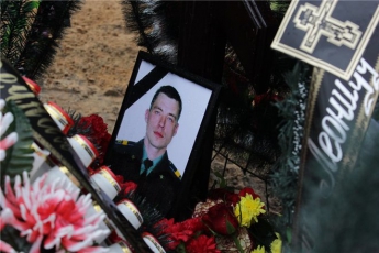 Власти РФ просят семьи погибших на Донбассе военных "не мешать государству"