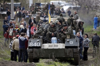 "Местные жители на Донбассе помогают и нам и сепаратистам", - боец 93-й бригады